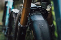 Mudhugger EVO Bolt-On - Garde-boue Pour Fourches Fox -Équipement De Vélo Mudhugger BoltOnEVO 04